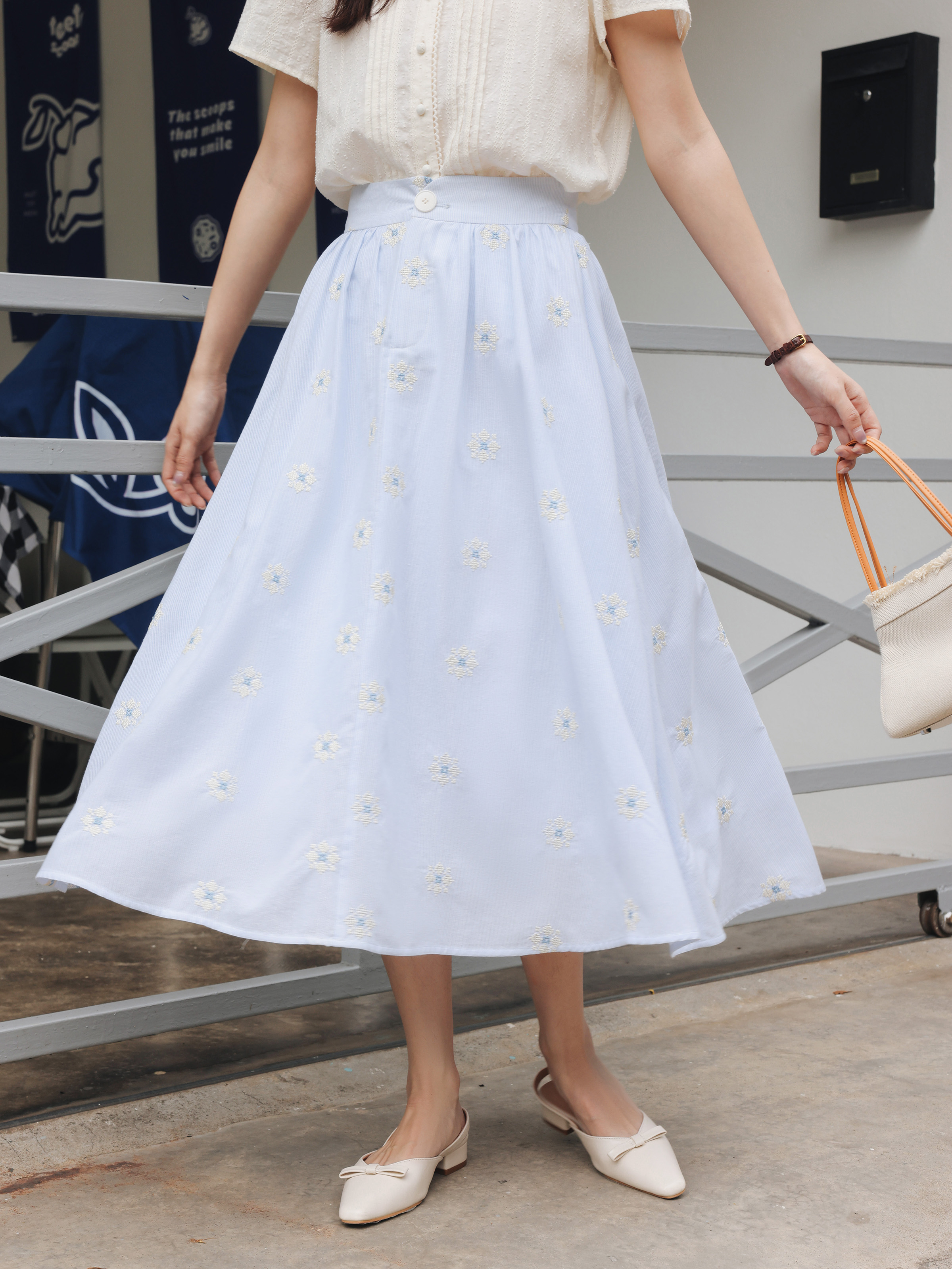 Vintage White Shirt Floral Emb - Midi Skirt Floral บทวิจารณ์และราคา